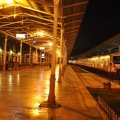 夜の国鉄スィルケジ駅の写真3