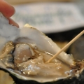 中央市場で生ガキを食べる！しかも激安！の写真4