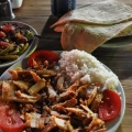 イスタンブールの長距離バスステーション「エセンレル・オトガル」でケバブを食べるの写真1